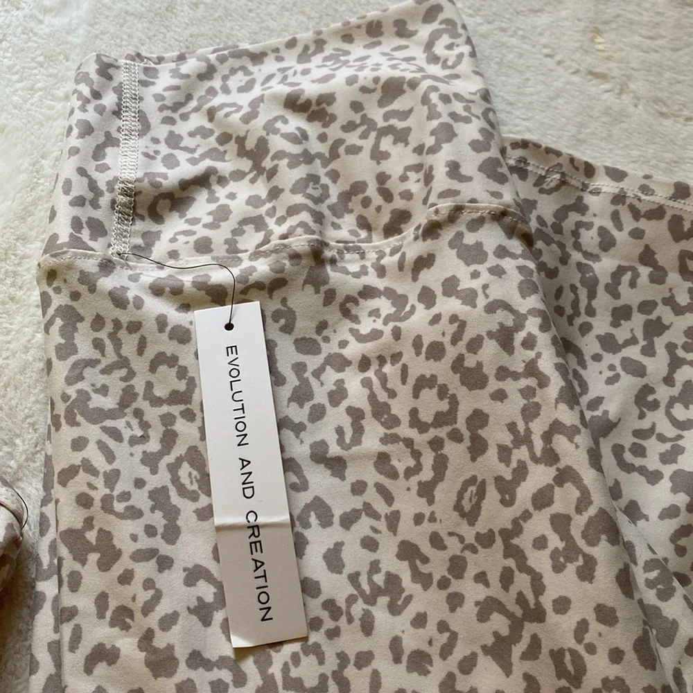 New Evolution and Creation Cream Leopard Print Leggings Set! Too big for me! - Picture 5 of 7